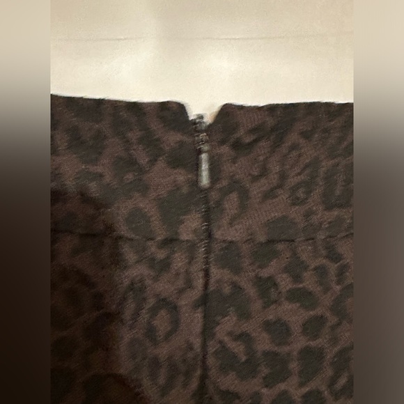 Ann Taylor Brown & Black Animal Print. Split In Back. Closure Zip In BackSz 4P - Picture 6 of 12